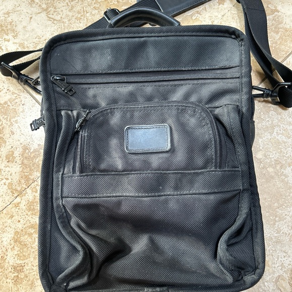 Tumi Nylon Small Messenger Bag Made In America - Picture 4 of 14